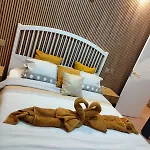 Casa Macon Gold